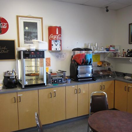 Nisutlin Trading Post Motel Teslin 外观 照片